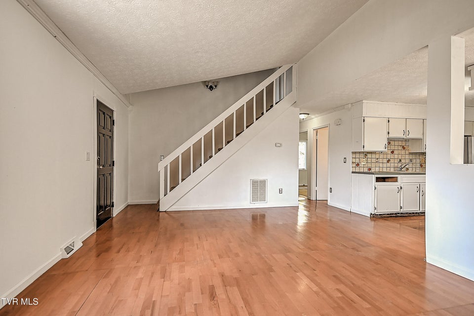 Photo #9: 211 Sunny Hill Court