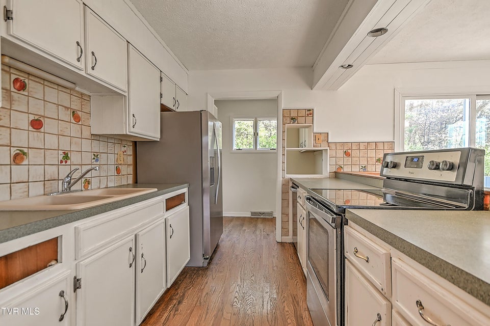 Photo #16: 211 Sunny Hill Court