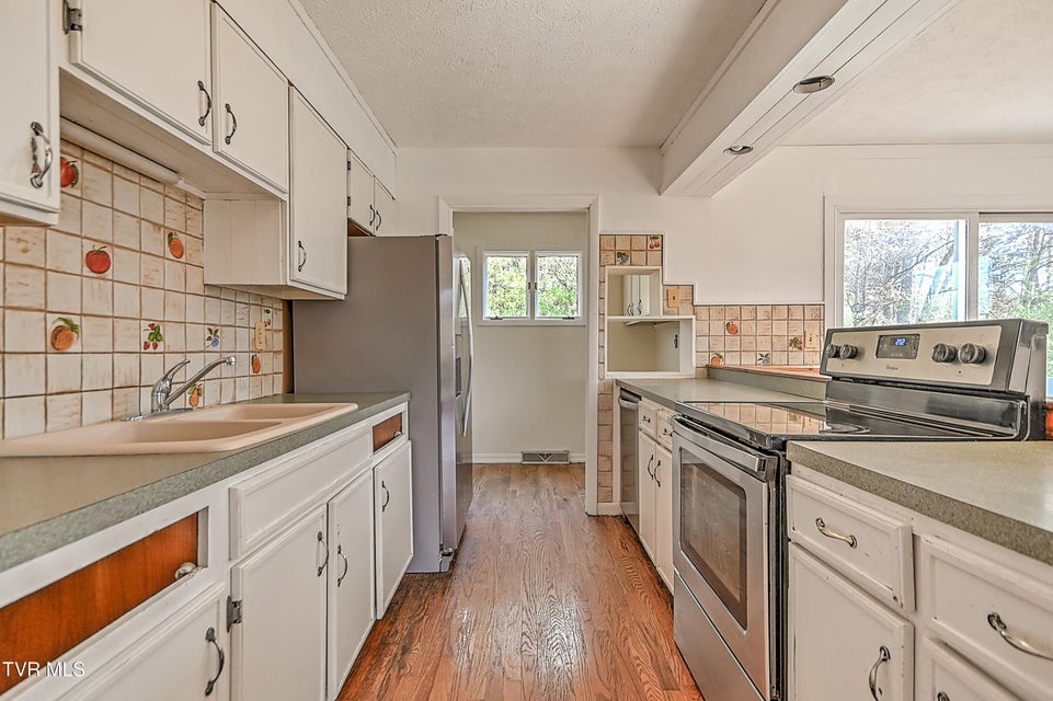 Photo #17: 211 Sunny Hill Court