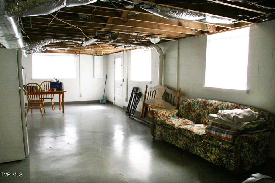 Photo #31: 612 Oakwood Avenue