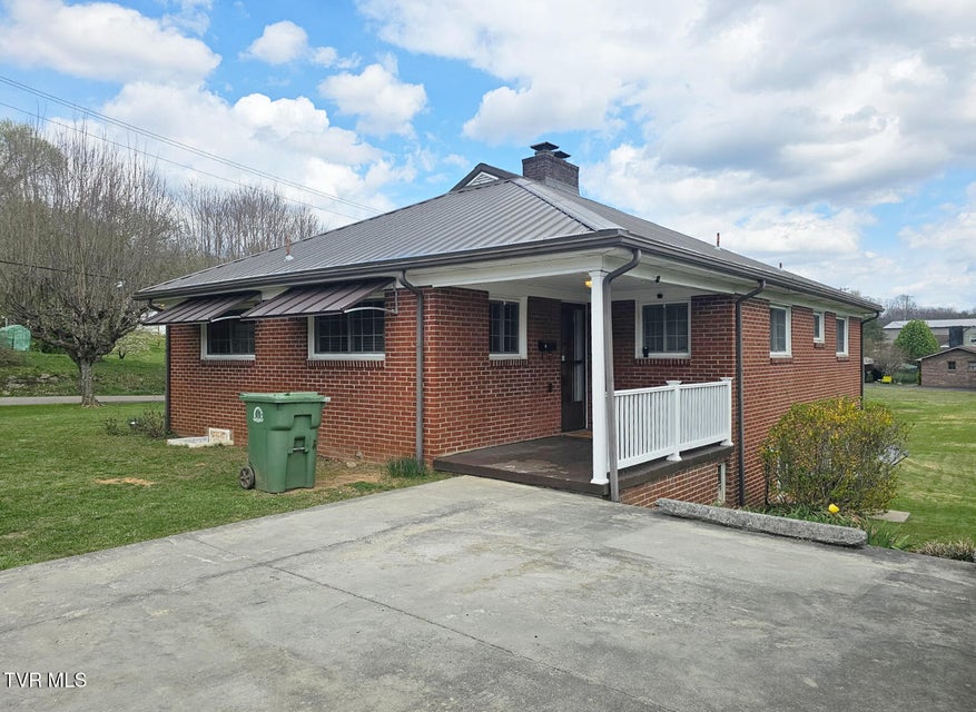 Photo #9: 612 Oakwood Avenue