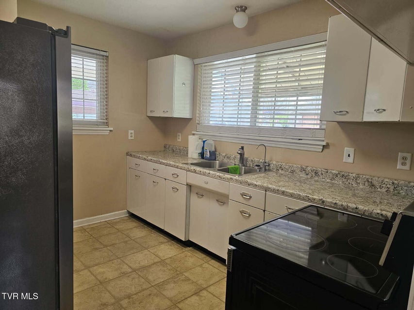 Photo #17: 612 Oakwood Avenue