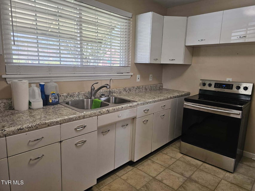 Photo #18: 612 Oakwood Avenue