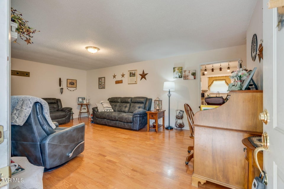 Photo #4: 102 Cresswood Drive