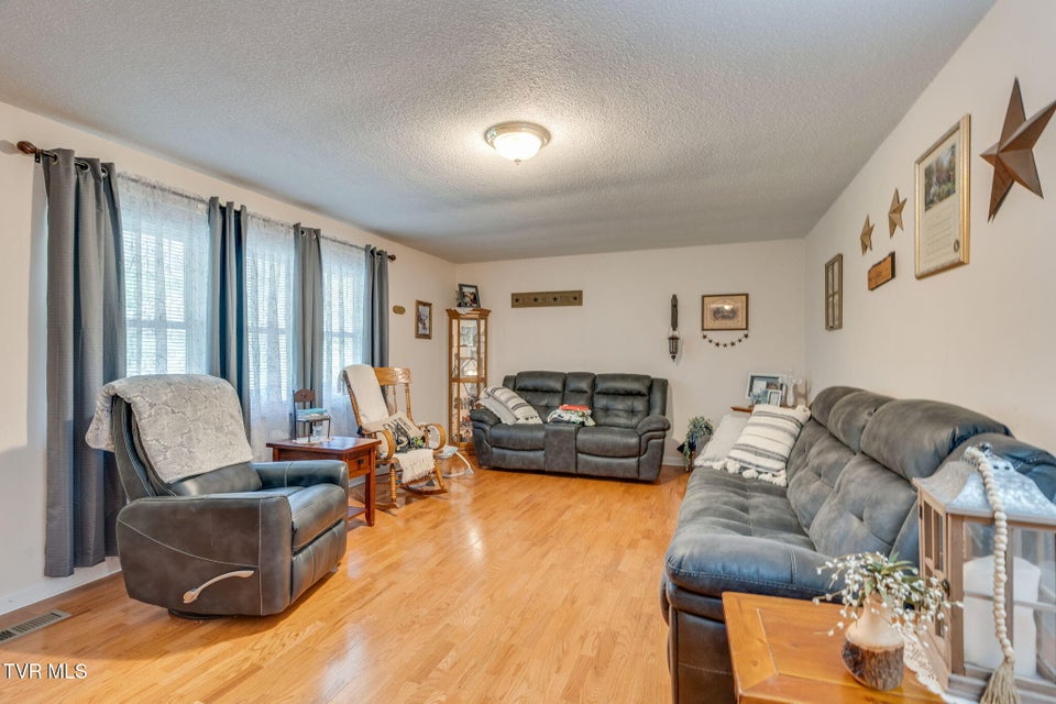 Photo #5: 102 Cresswood Drive