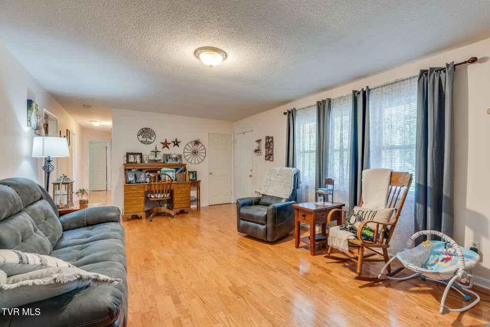 Photo #6: 102 Cresswood Drive