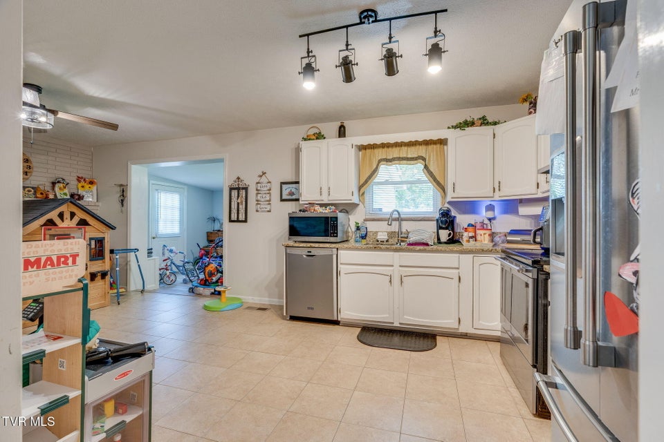 Photo #7: 102 Cresswood Drive