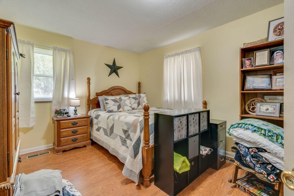 Photo #15: 102 Cresswood Drive