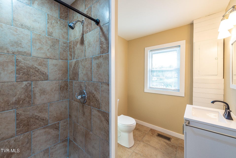 Photo #15: 542 Jersey Street