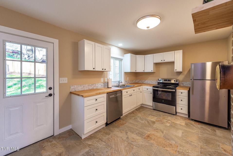 Photo #7: 542 Jersey Street