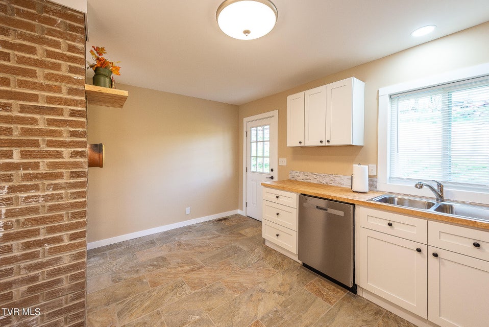 Photo #11: 542 Jersey Street