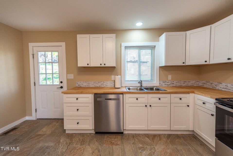 Photo #10: 542 Jersey Street