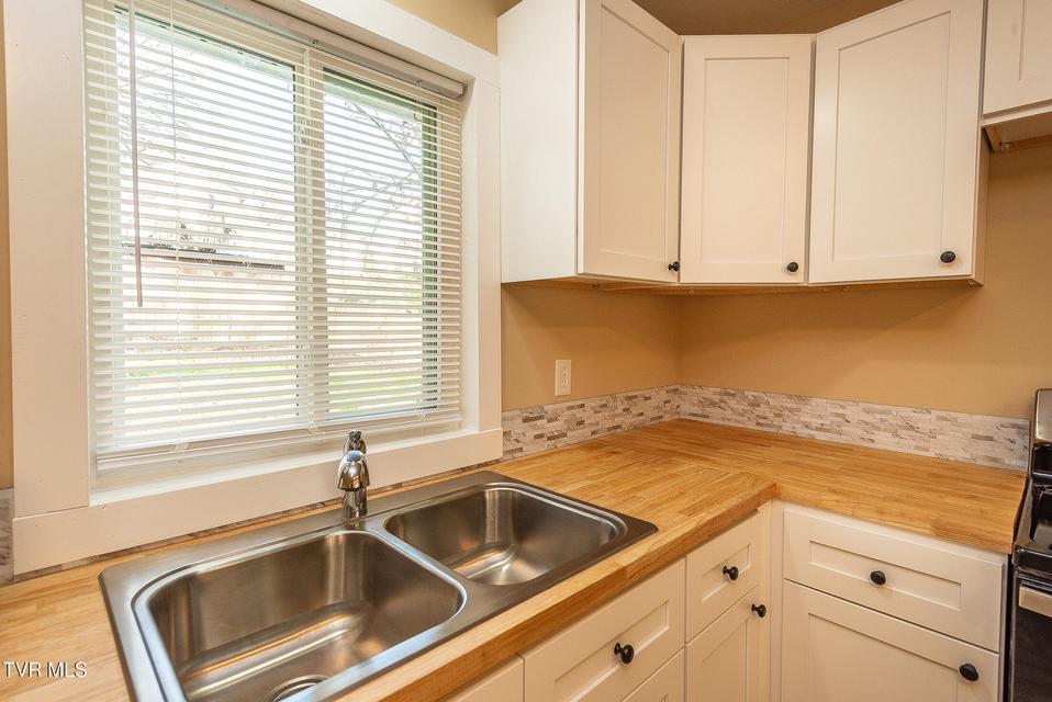 Photo #17: 542 Jersey Street