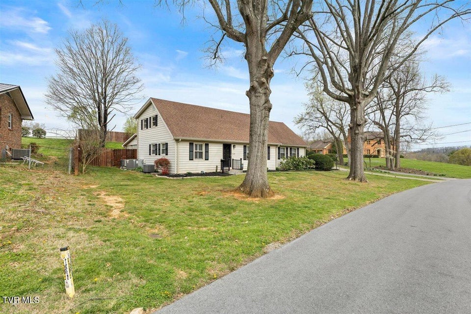 Photo #3: 1405 Woodmont Drive