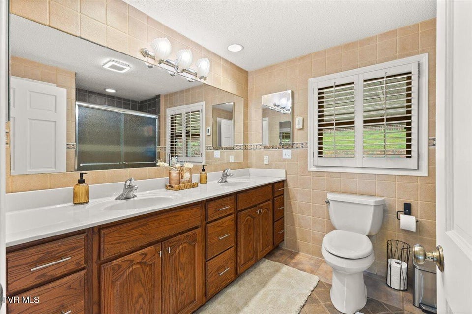 Photo #14: 1405 Woodmont Drive