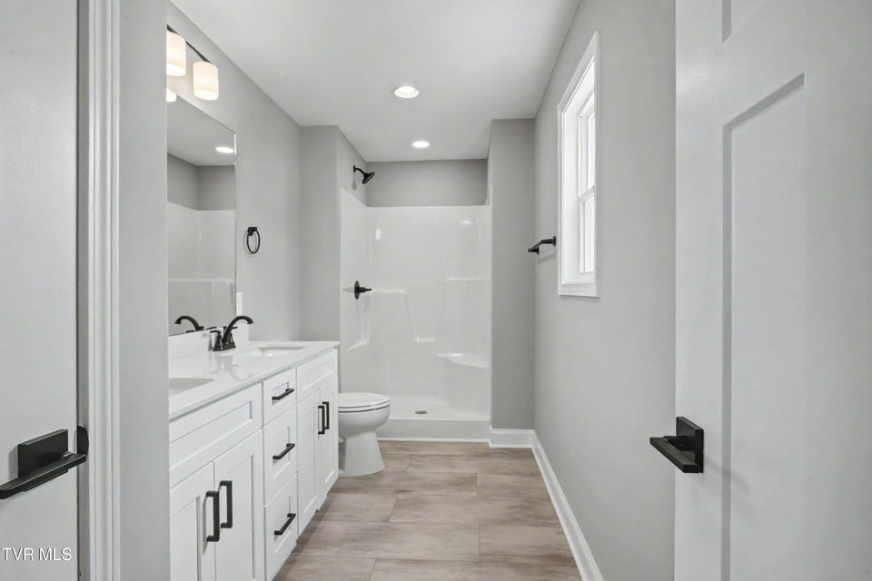 Photo #31: 420 Barren Valley Road