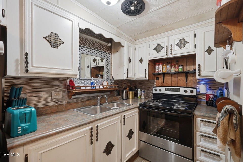 Photo #4: 653 Murrell Road