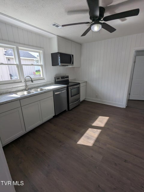 Photo #5: 532 Elm Street