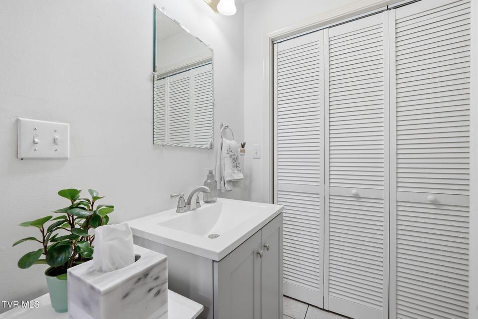 Photo #27: 14 Teague Court