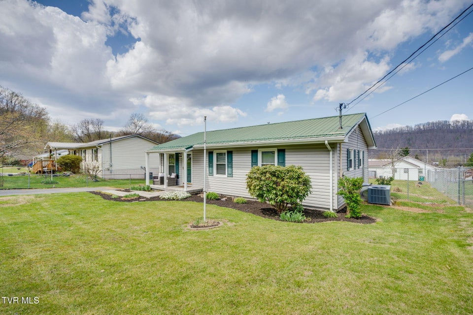 Photo #3: 631 Elm Avenue