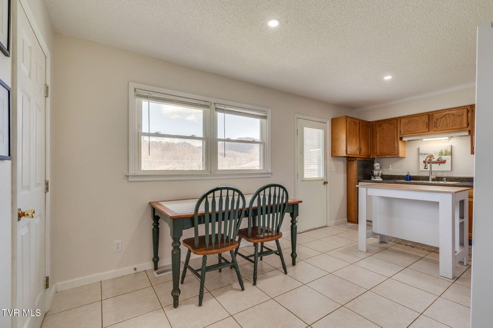 Photo #7: 631 Elm Avenue