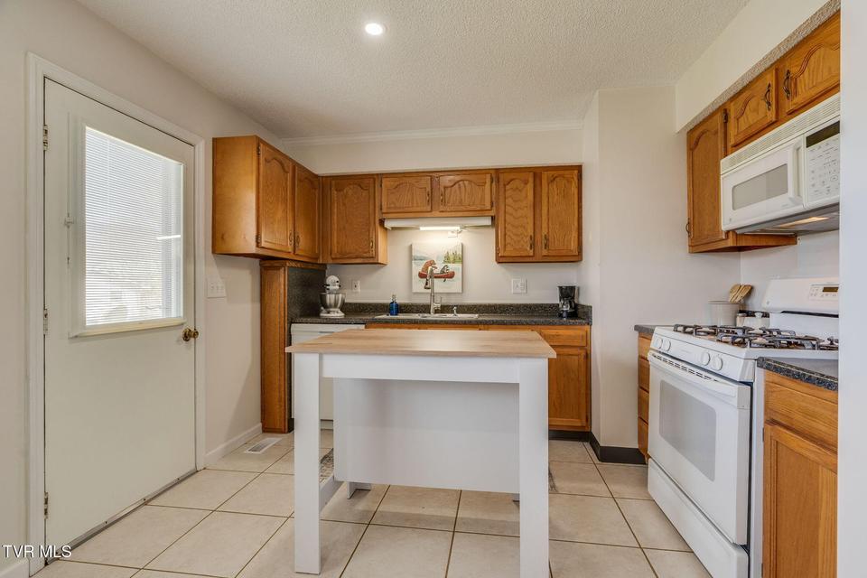 Photo #8: 631 Elm Avenue