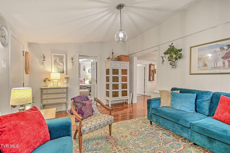 Photo #8: 517 Cherokee Drive