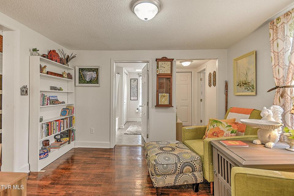 Photo #10: 517 Cherokee Drive