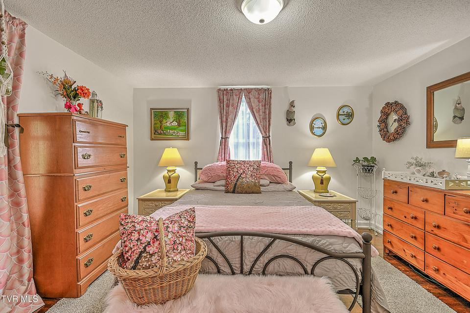 Photo #17: 517 Cherokee Drive