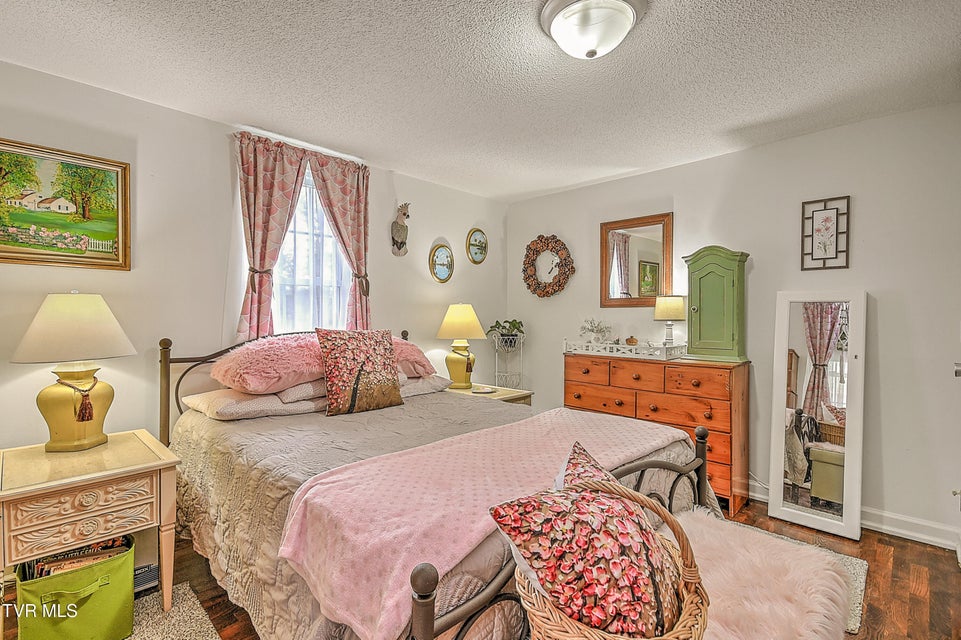 Photo #18: 517 Cherokee Drive