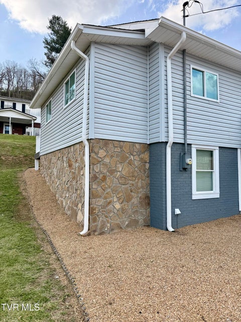 Photo #4: 16540 Tazewell Street