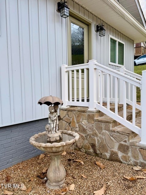 Photo #7: 16540 Tazewell Street