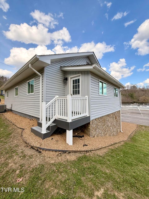 Photo #10: 16540 Tazewell Street