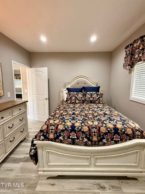 Photo #41: 16540 Tazewell Street