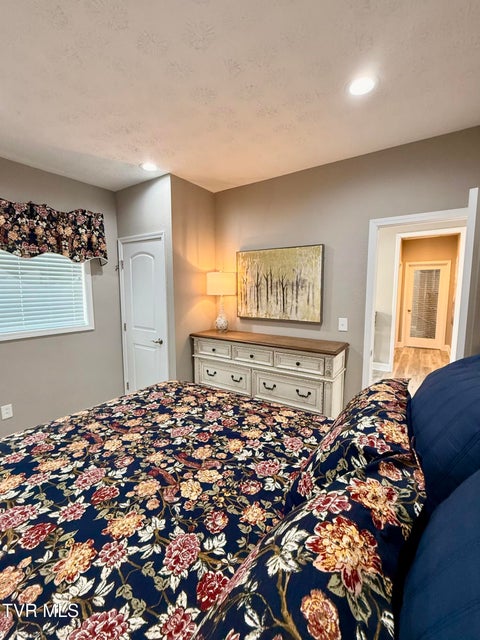 Photo #43: 16540 Tazewell Street