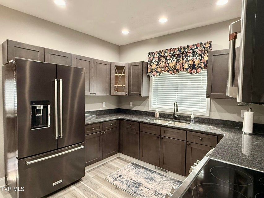 Photo #35: 16540 Tazewell Street