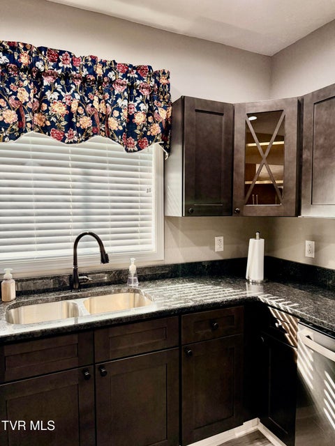 Photo #36: 16540 Tazewell Street