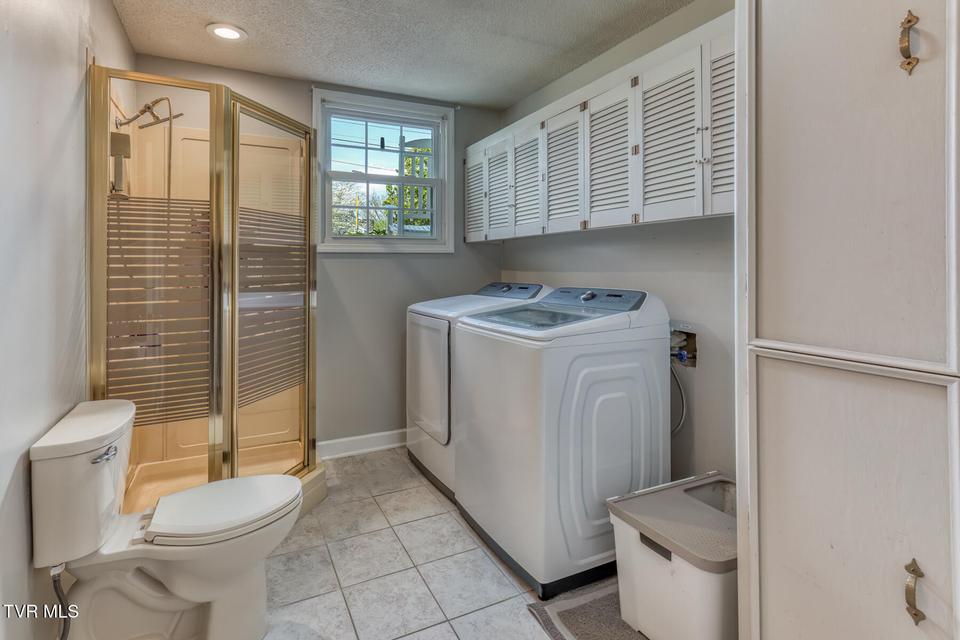 Photo #31: 2200 Camelot Circle