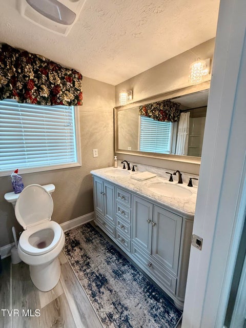 Photo #64: 16540 Tazewell Street