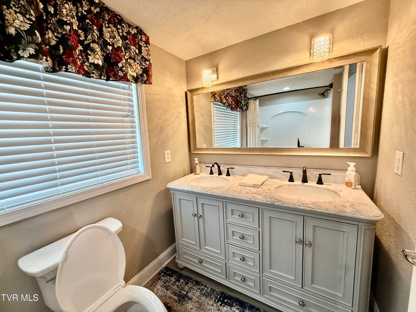 Photo #68: 16540 Tazewell Street