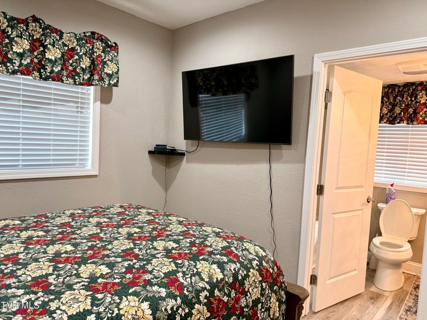 Photo #74: 16540 Tazewell Street