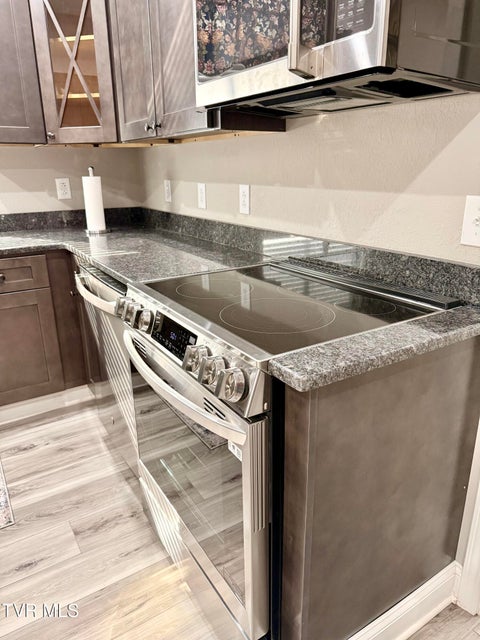 Photo #40: 16540 Tazewell Street