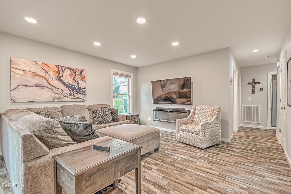 Photo #5: 1735 Southside Road