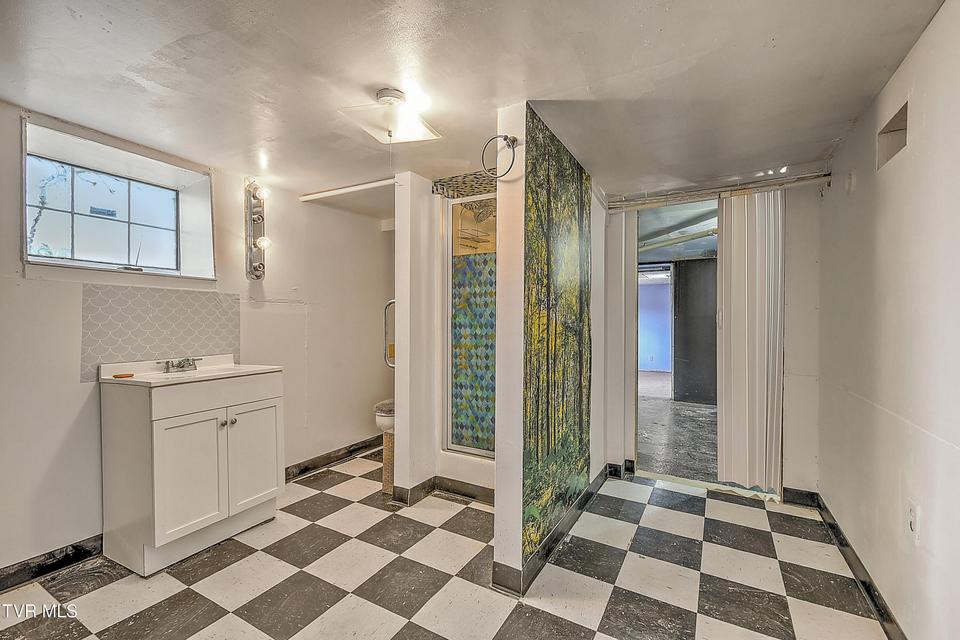 Photo #31: 1305 Saint Louis Street