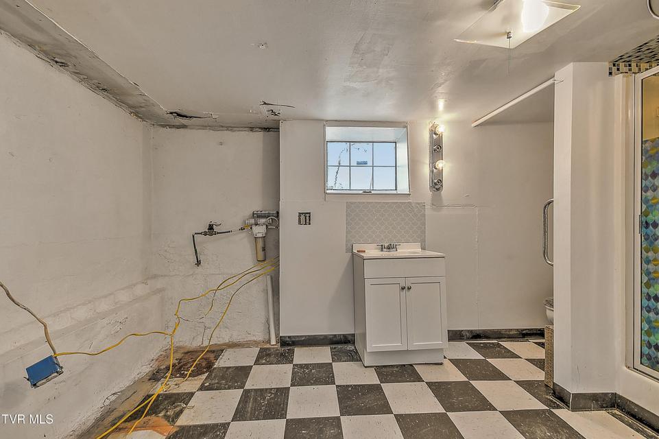 Photo #29: 1305 Saint Louis Street