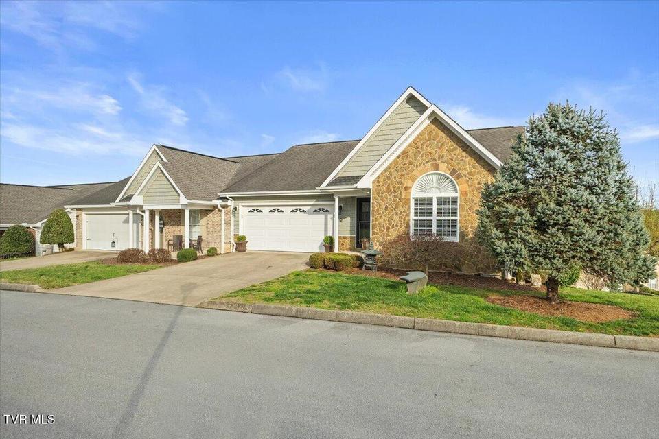 Photo #7: 216 Bridgewater Court