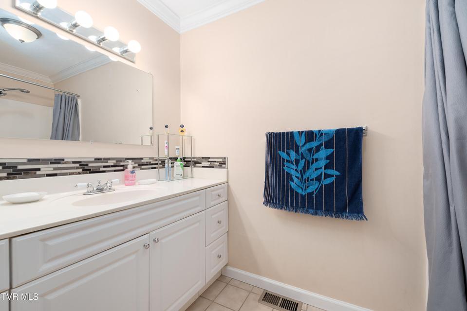 Photo #25: 3402 Walnut Street