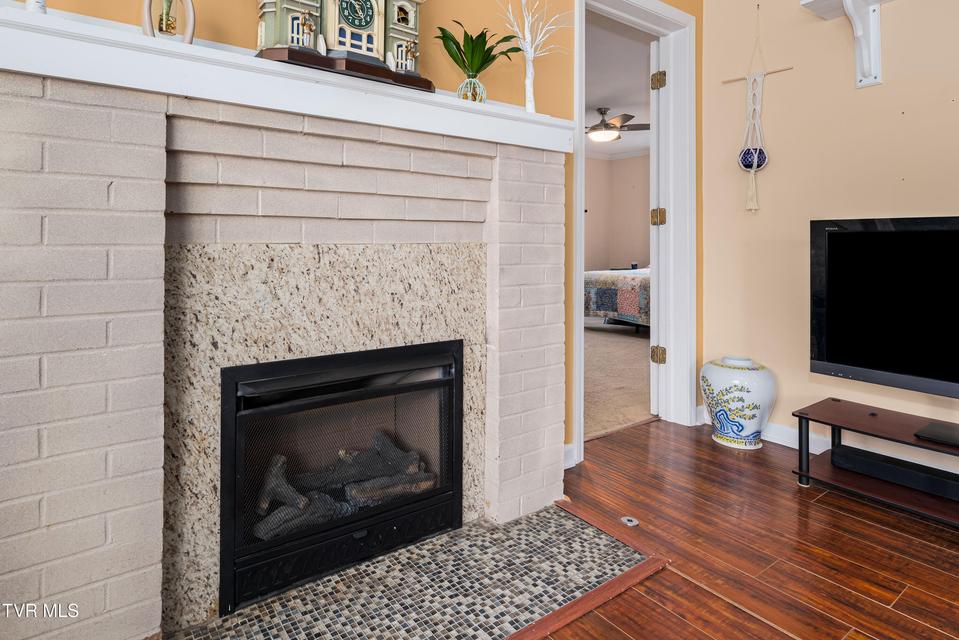 Photo #17: 3402 Walnut Street