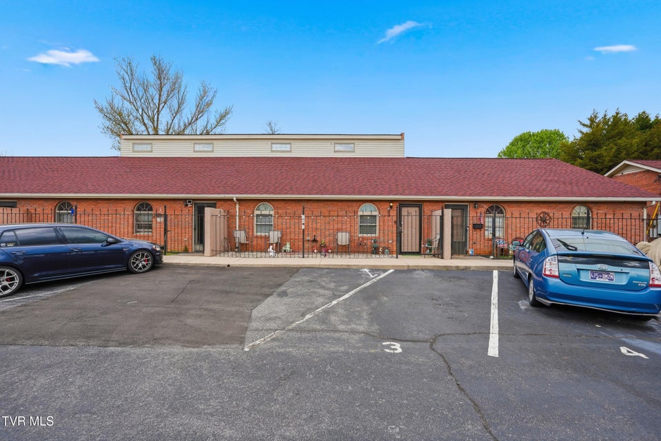 Photo #3: 303 Phoenix Court