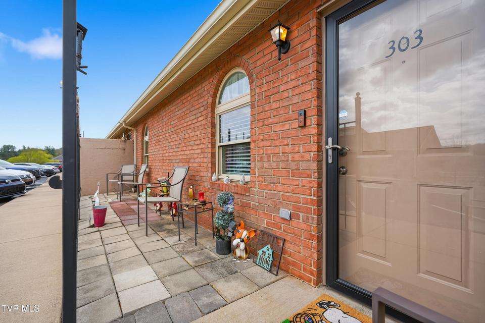 Photo #4: 303 Phoenix Court